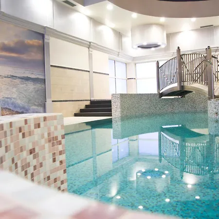 호텔 Korona & Wellness