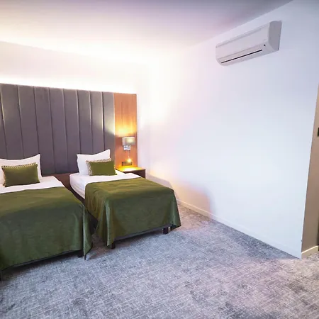 호텔 Korona & Wellness 4*